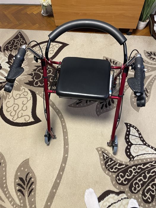 Rolator pliabil , pliabil pe inaltime , cu 4 roti