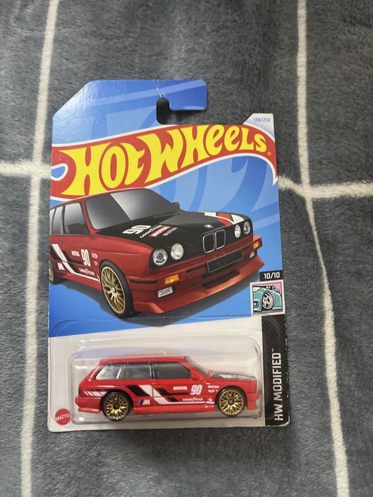 4 машинки HotWheels
