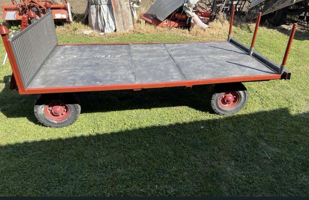 Продава се ремарке-платформа