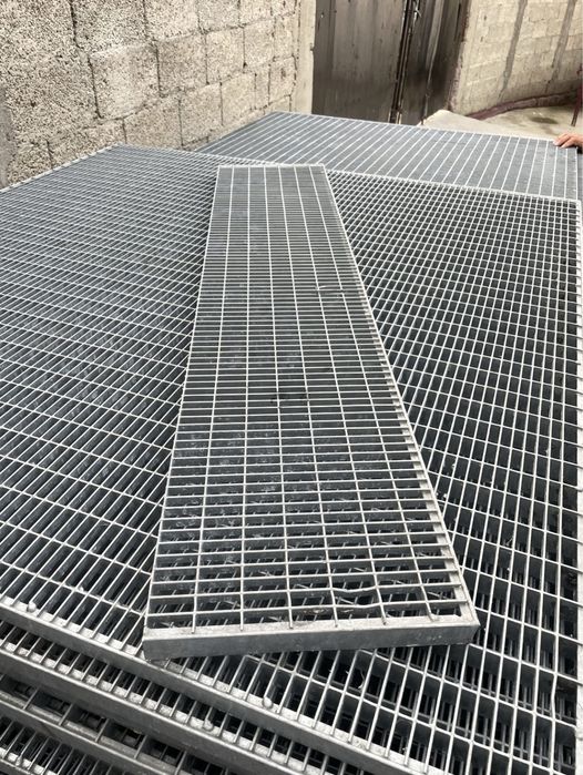 Vand gretare/trepte zincate l cel mai bun pret transport in toata tara