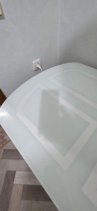 Стол кухонный, ножки хром.