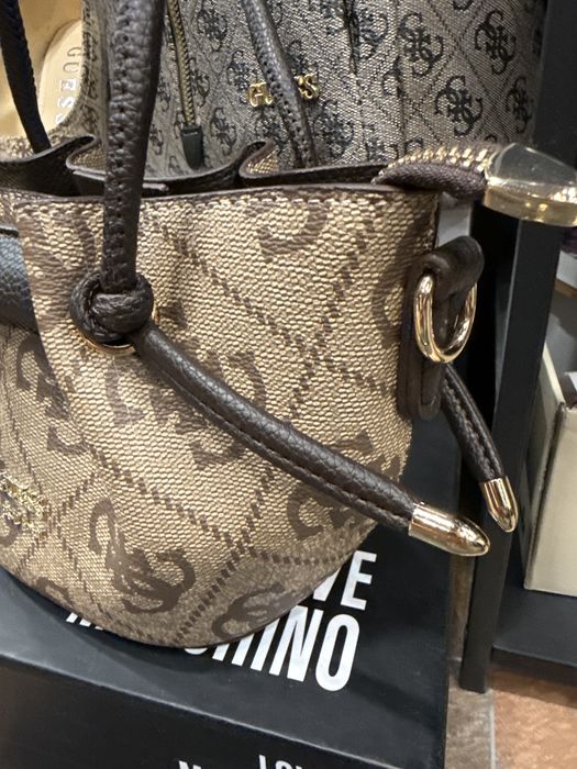 Дамска Чантаичка Guess