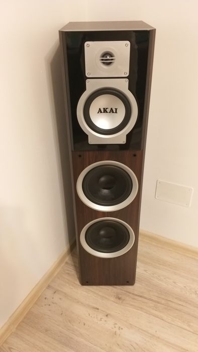 2 Boxe AKAI model SS006A-305 cu 150W impecabile dimensiuni 105x26x33cm
