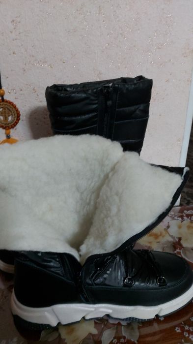Продам зимние сапоги на девочку