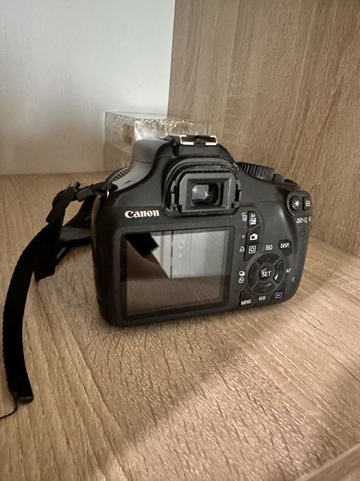 зеркальный фотоаппарат.