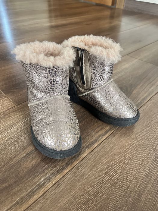 Продам зимние сапоги угги