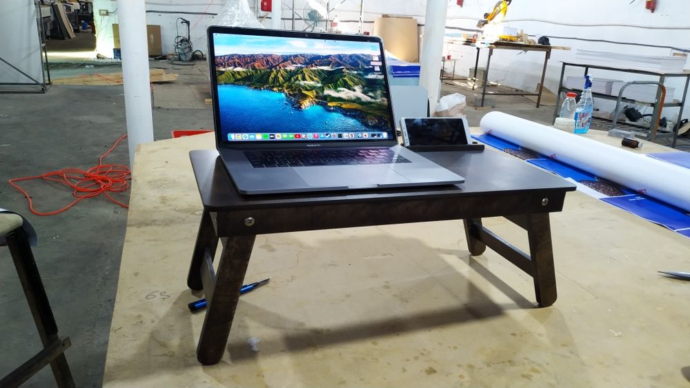 Продаётся ореховый столик ручной работы