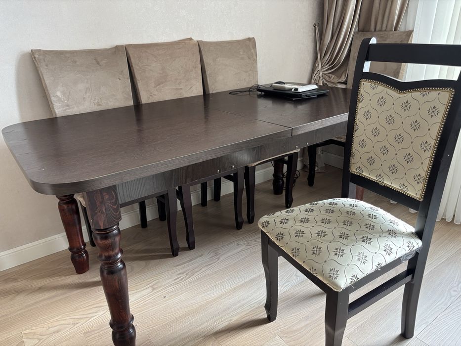 Продам стол со стульями 5 шт