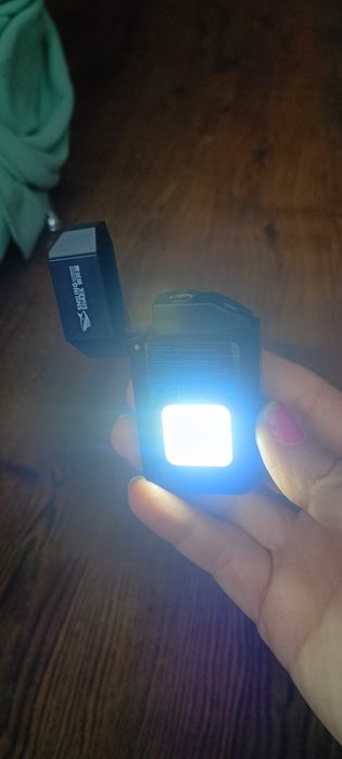 Страхотен модел Запалка с USB зареждане и фенерче