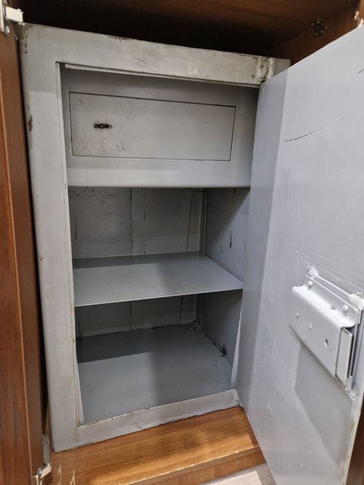 Сейф несгораемый