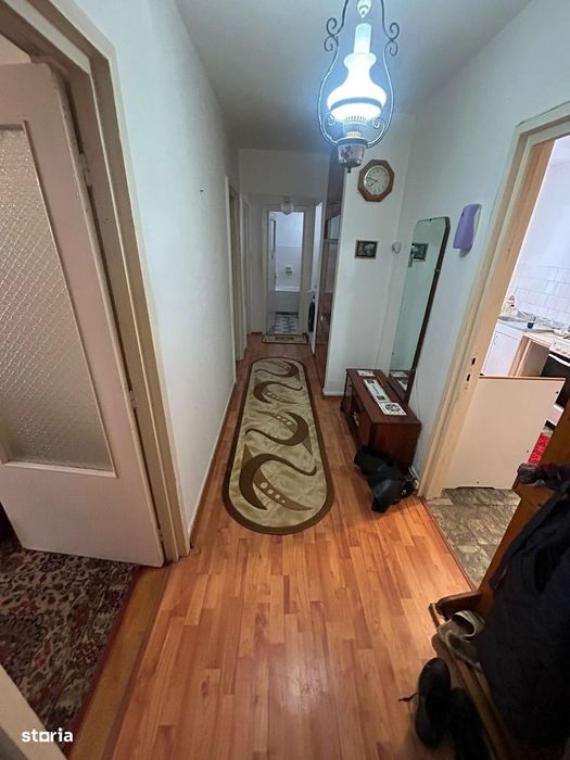 De vanzare apartament 3 camere decomandat situat in zona Starii Civile