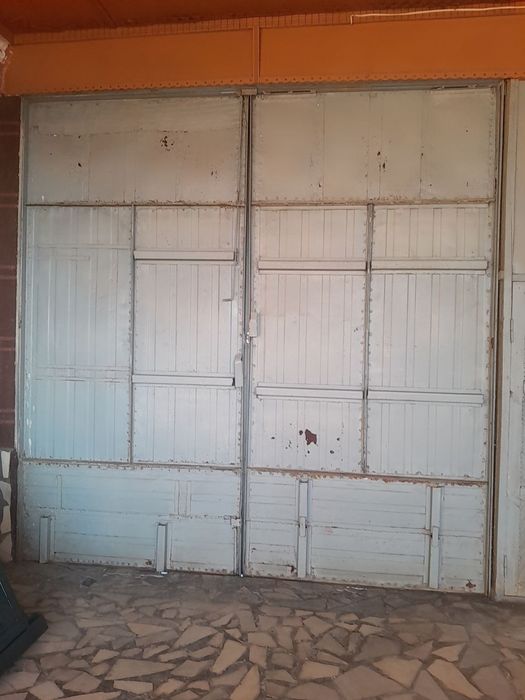 Darvoza dorvoza sotiladi