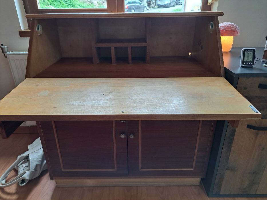 Писалище в ретро стил