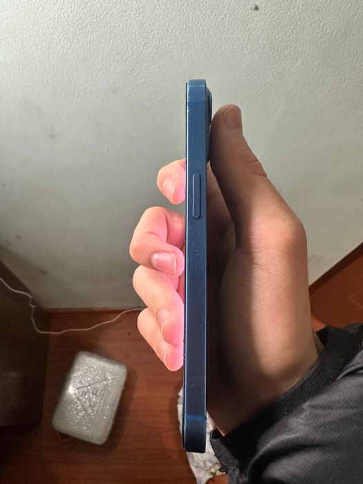 Продам iPhone 13