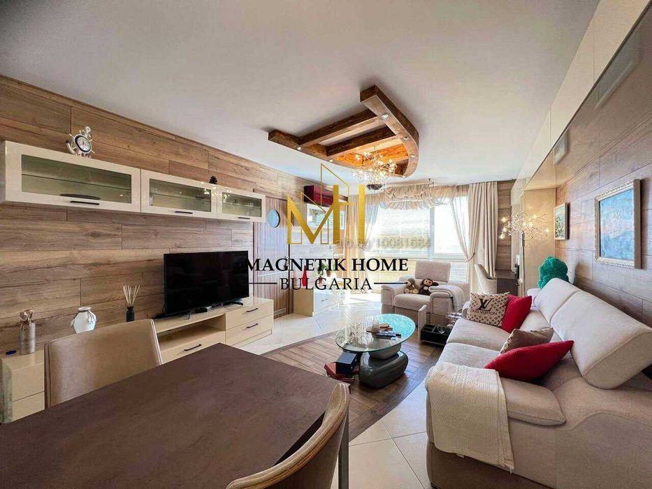 Луксозен двустаен апартамент с 2 бани и паркомясто в супер център