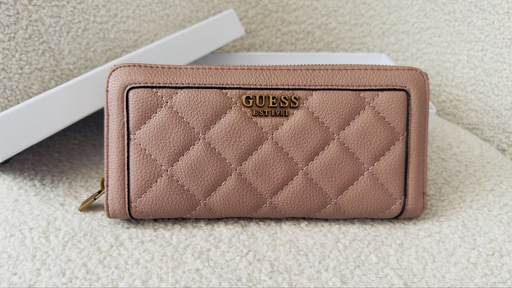 Дански портфейл - GUESS