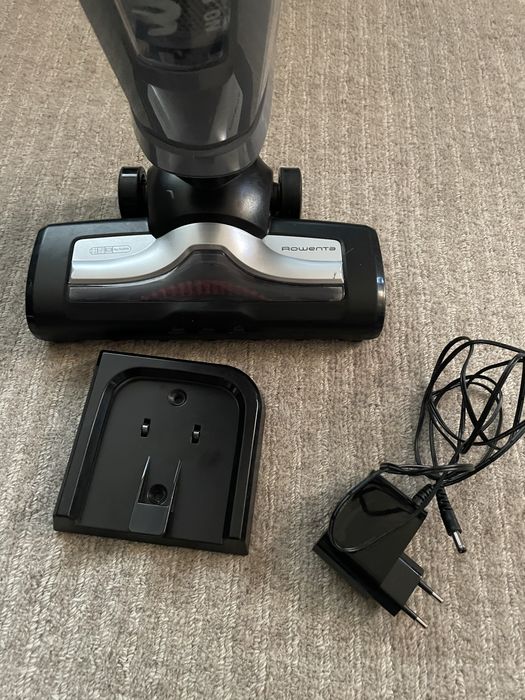 Aspirator vertical cu acumulator Rowenta
