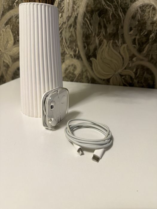 Наушники EarPods lighting и кабель