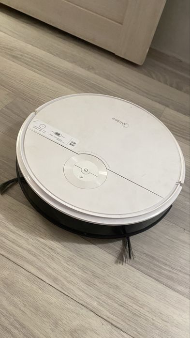 Продается роботпылесос Midea