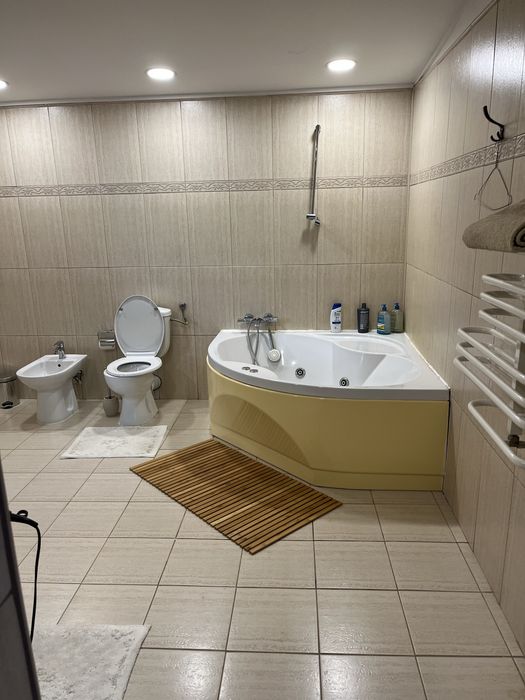 Camere în vilă  cu piscină, în regim hotelier