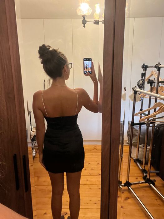 Rochie neagra de ocazie de la Zara