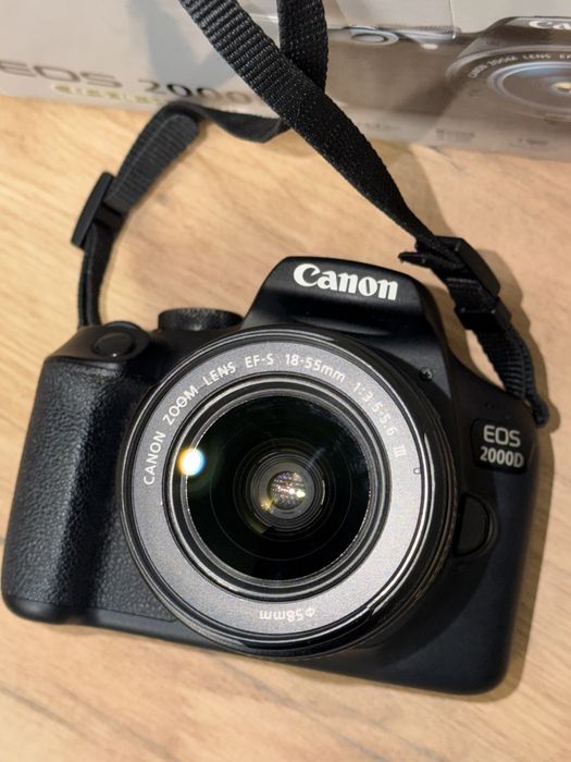 Canon EOS 2000D камера