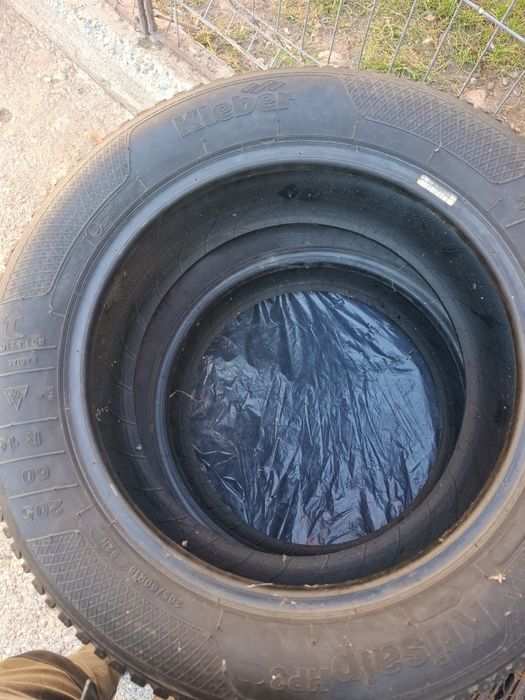 Vand 4 cauciucuri
