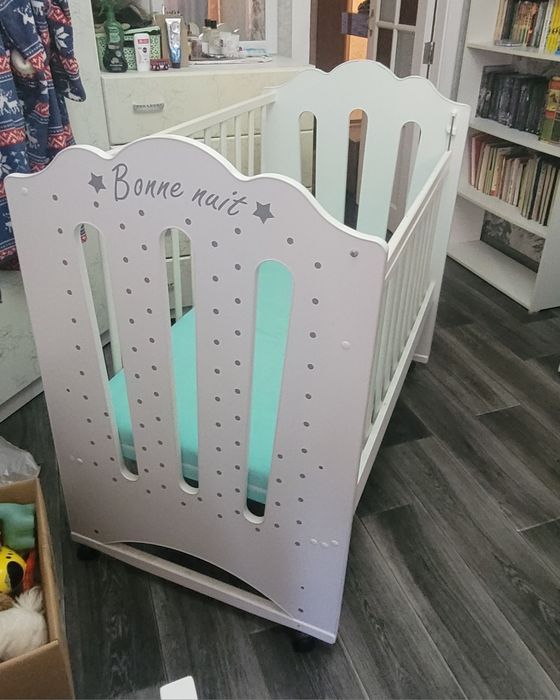 Кроватка детская с матрасом