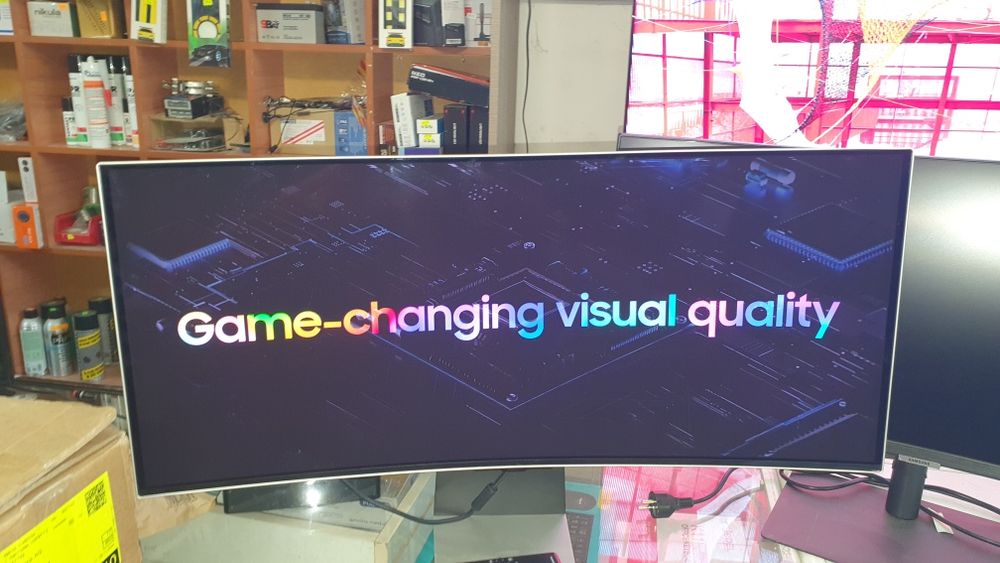 Гейминг монитор Samsung , OLED , 34 инча , Извит