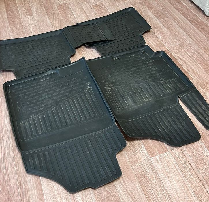 Продам коврики в салон