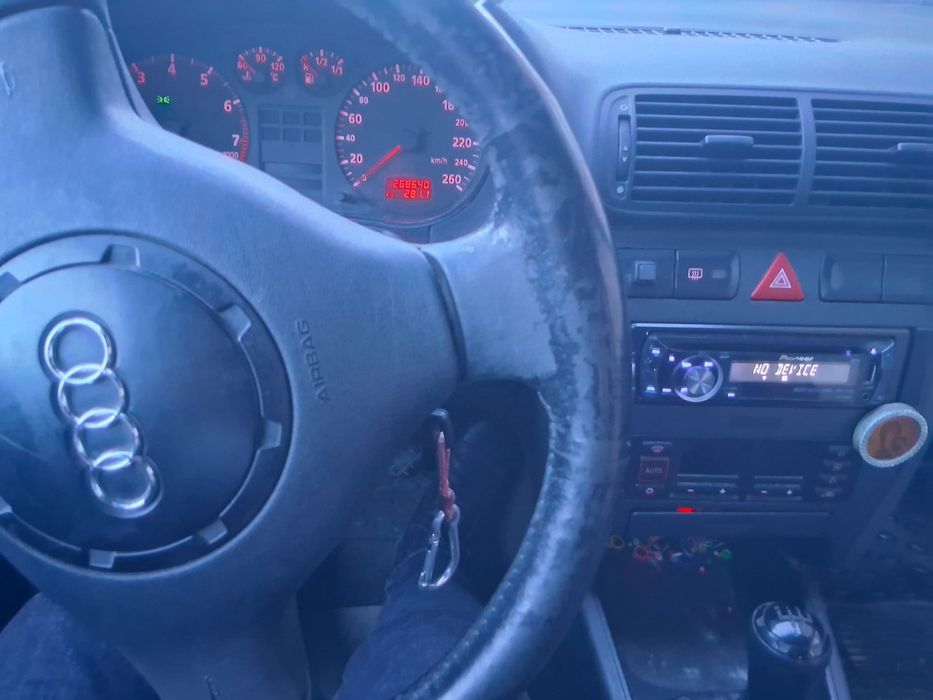 Лека кола AUDI A3Audi Audi 
Model: A3
Двигател: 1.8
Бензин
С летни и з