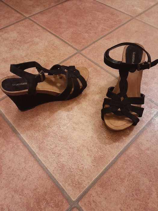 Продавам обувки внос от Великобритания