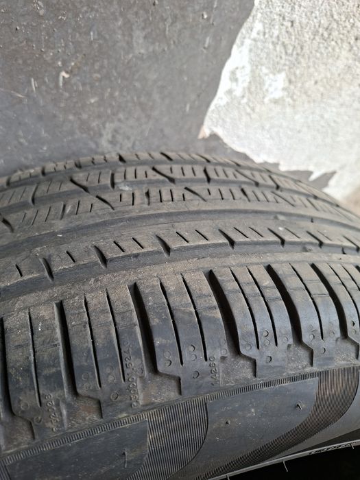 Продавам гуми 235 55 19 run flat