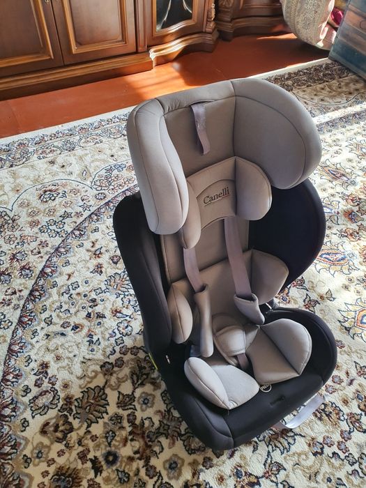 Детское кресло на авто в харошим состаяне е