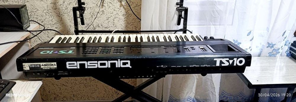 Ensoniq ts 10 sotiladi.  3-5 Versiya