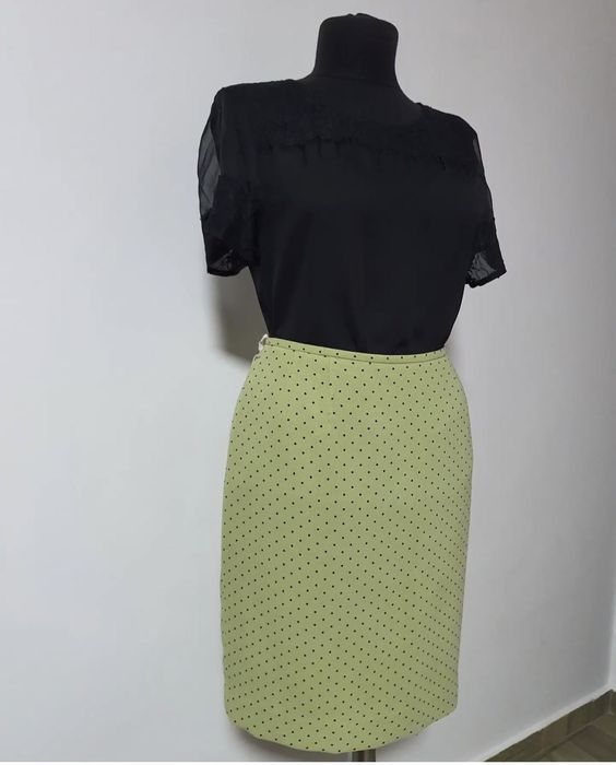 Fusta verde din  vascoza  si matase cu bulinute