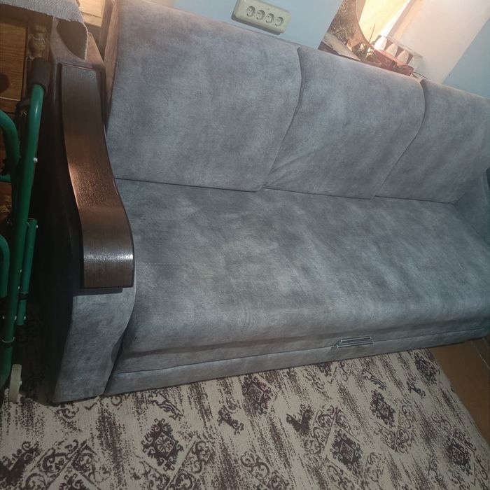 Диван купили в прошлом году