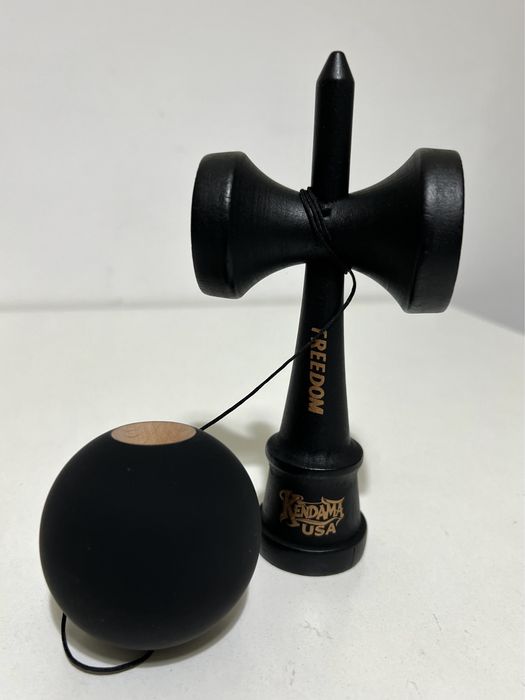 Kendama USA Freedom - Bila Mată/Rubber Grip + Cupe Mari