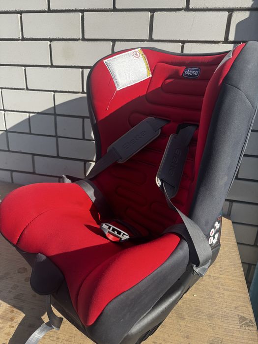 Продам автокресло Chicco
