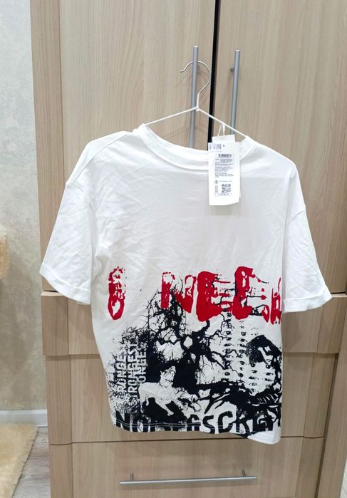 Продам стильную новую футболку