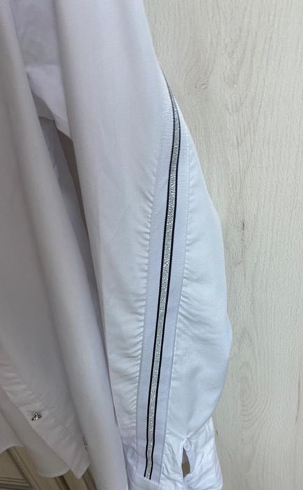 Продам  блузки белые
