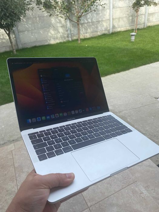 Apple MacBook Pro 13-inch 2017 – Intel Core i5 / 8GB RAM / 128GB SSD – Ecran Retina