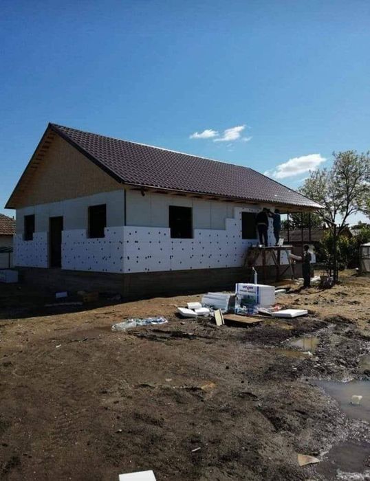 Vând case modulare pe structură metalică