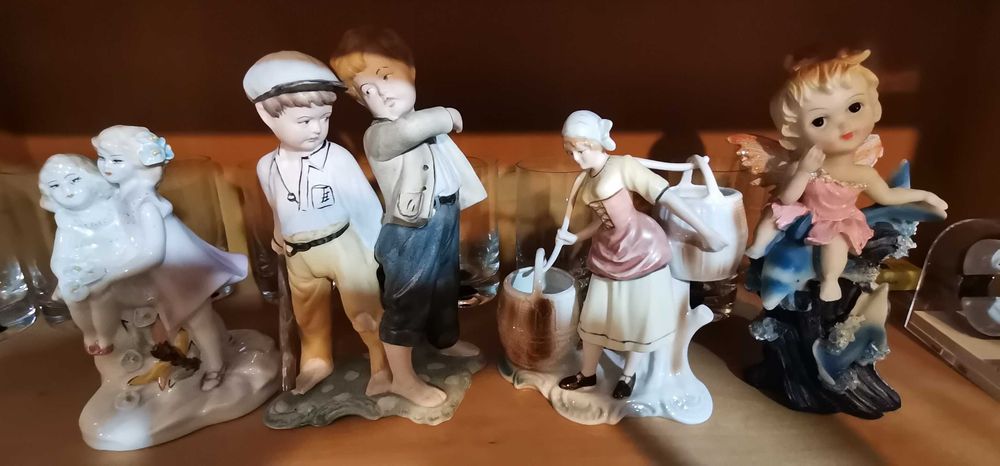 Bibelouri de vânzare