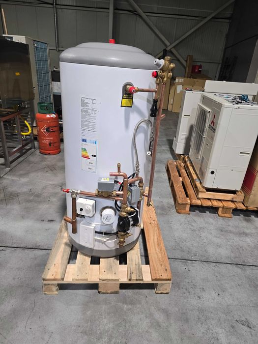 Неръждаем бойлер 180 литра със серпентина ,помпа и трипътни вентили