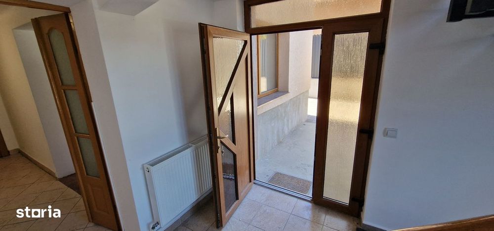 Casa 210 mp, tip duplex, 300 mp curte libera, zona Trei Stejari