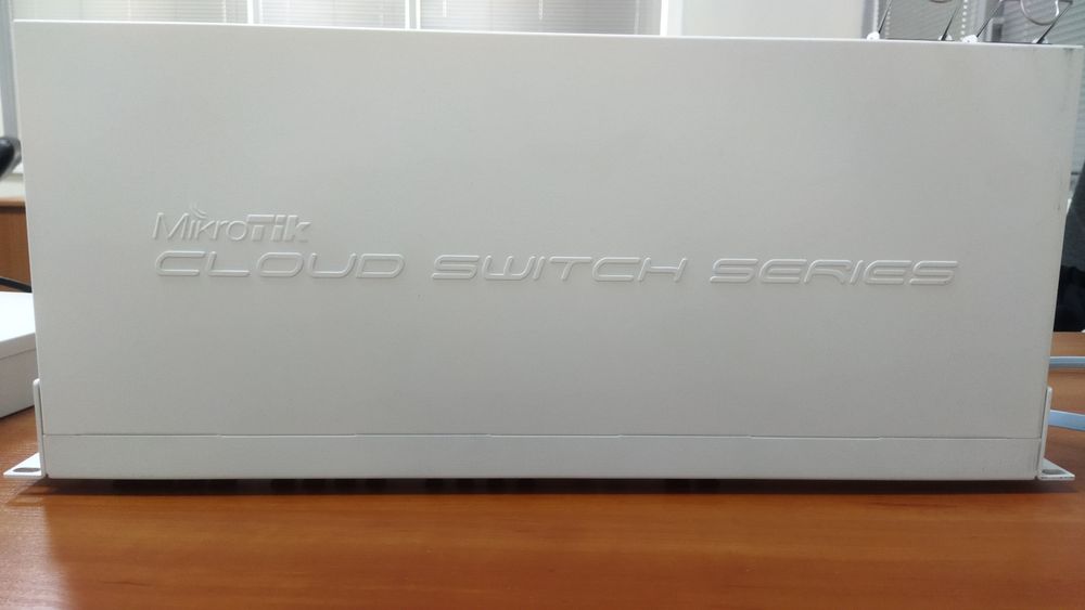 MikroTik CRS328-4C-20S-4S+RM