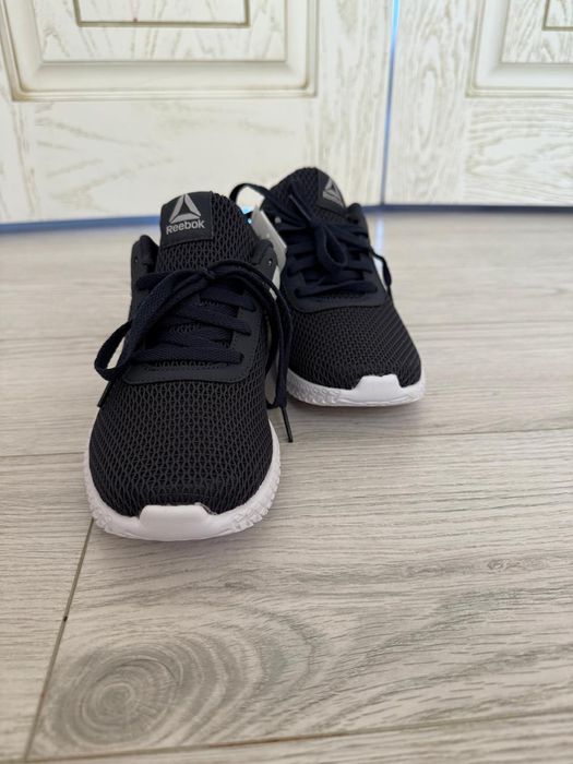 Продаю фирменные кросовки Reebok
