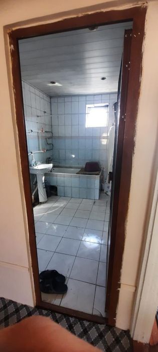 3 - mikrorayondagi mustaxkam qurilgan, g'ishtli uydan xonadon sotiladi