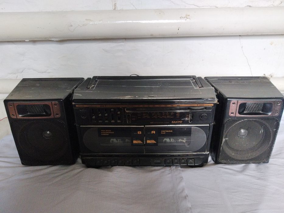магнитафон SANYO.
